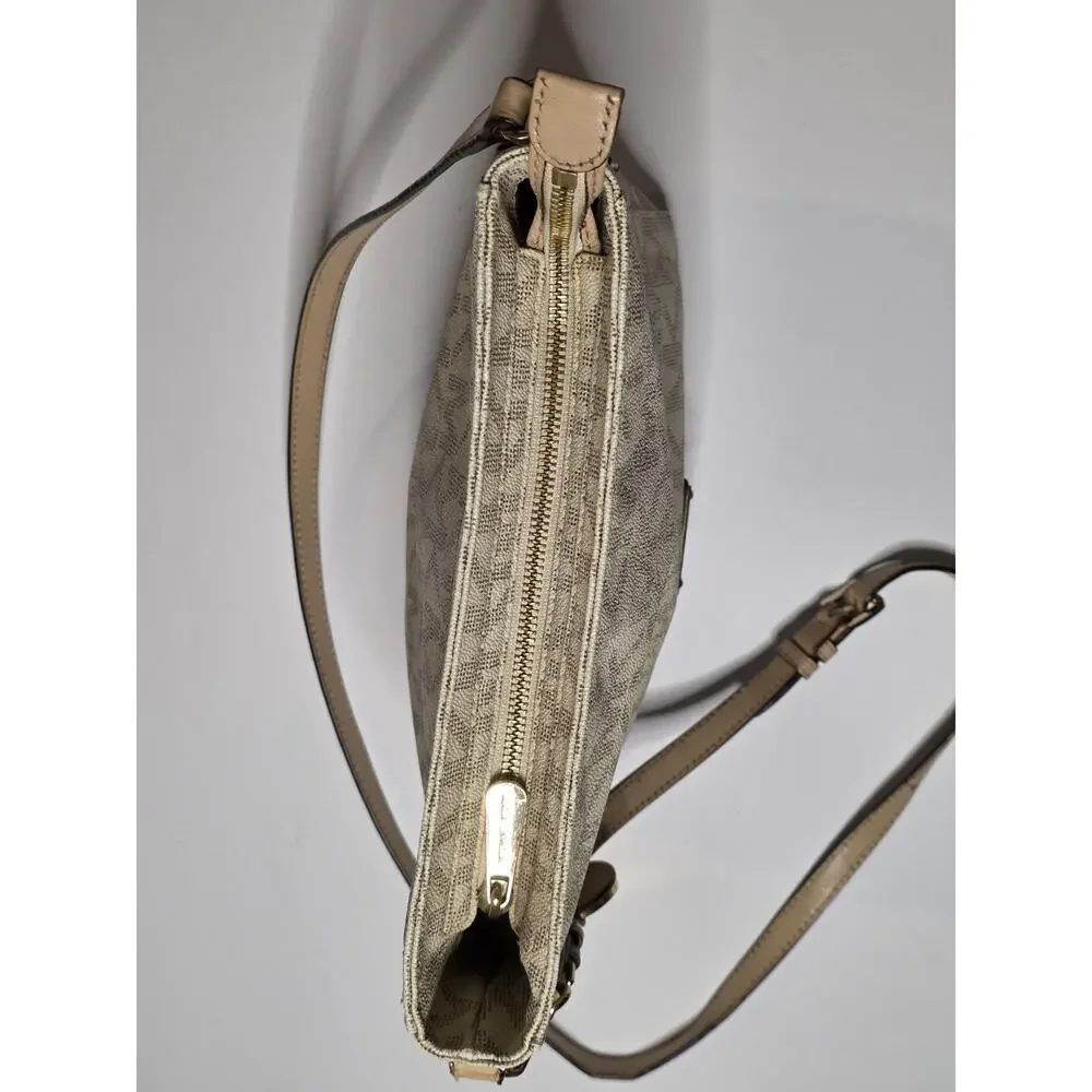 Michael Kors Jet Set Travel Signature Logo Messenger Bag - Color cream